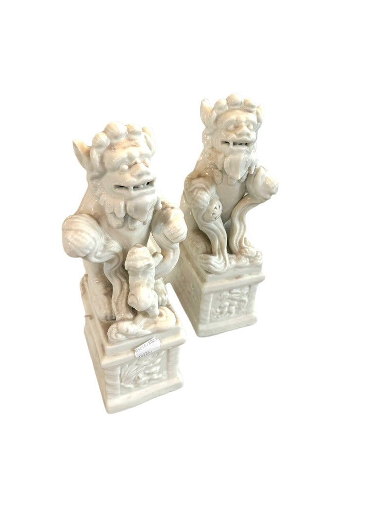 Foo Dog Lion Chinese Porcelain Pair - HD Marigold